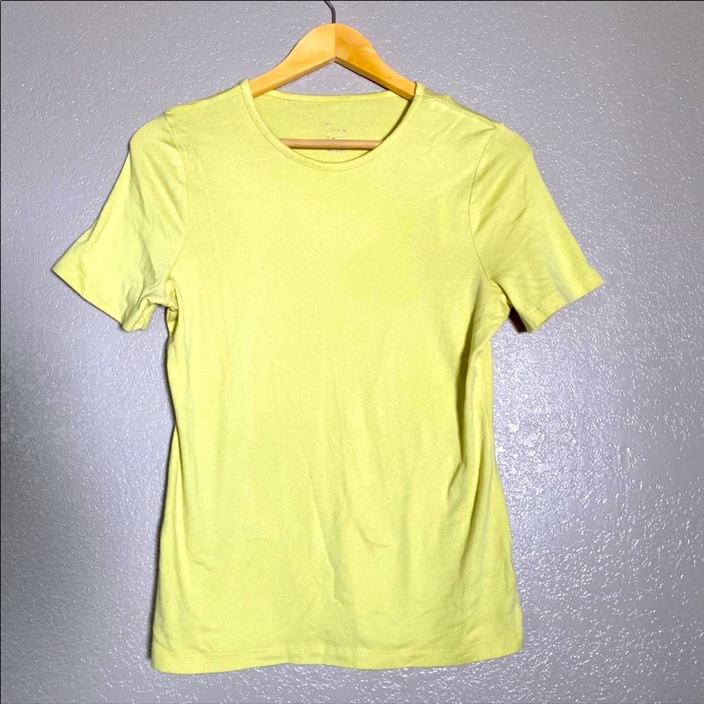 Women’s Medium * Yellow Shirt * NWT